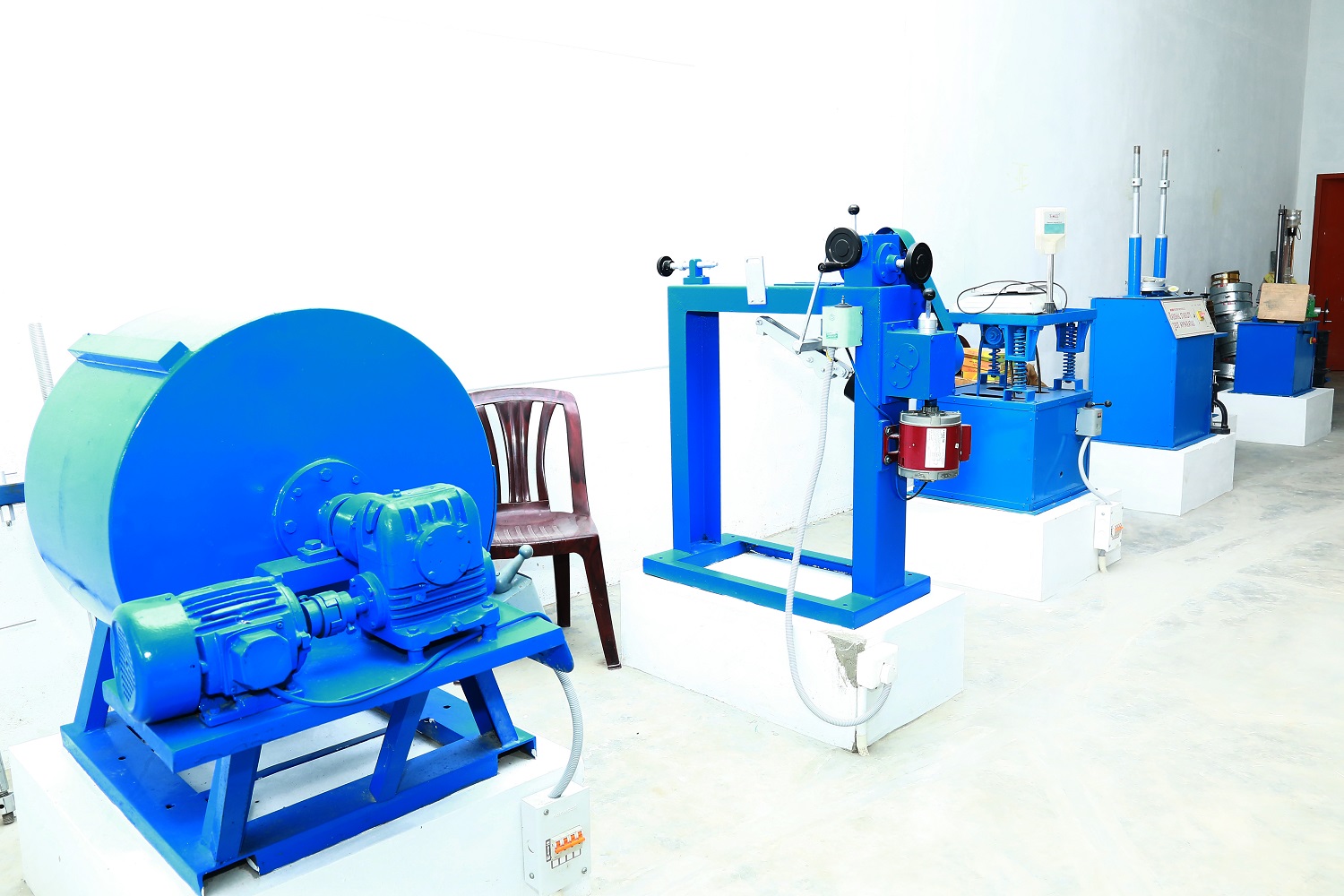 SOIL MECHANICS LABORATORY