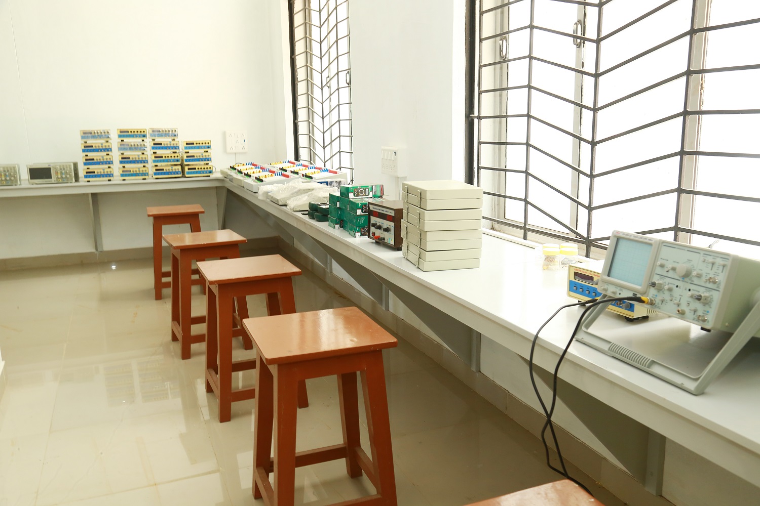 LINEAR INTEGRATED CIRCUITS LABORATORY